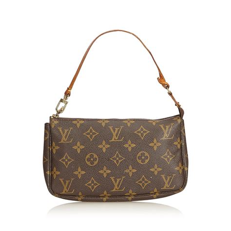 louis vuitton pochette monogram.